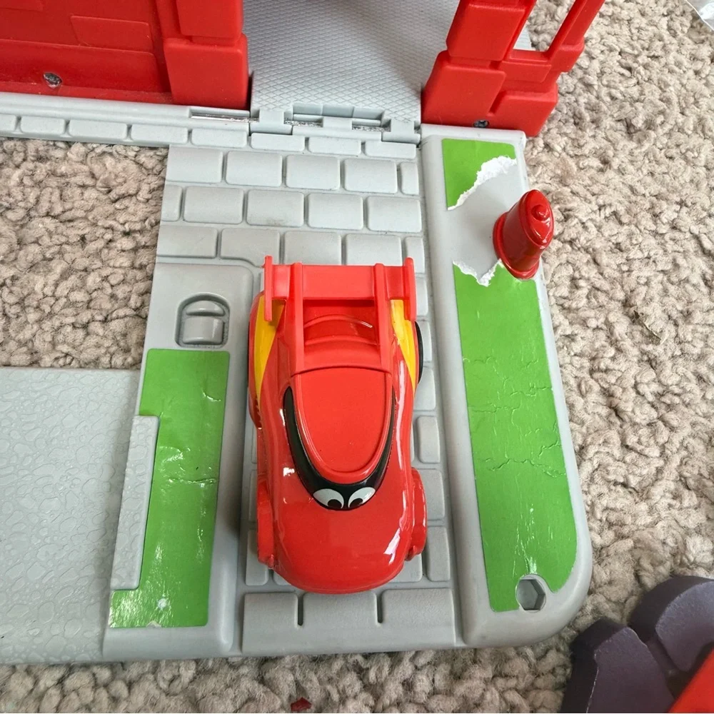 Tonka Chuck & Friends Fold ’N Go Garage Playset with Car